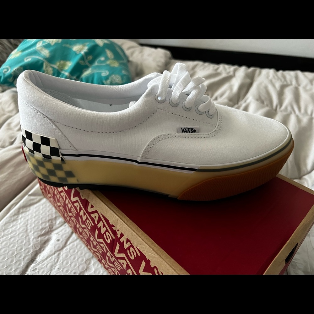 Women’s Era Stacked Vans size 10 mens 8.5 , new in box never worn.